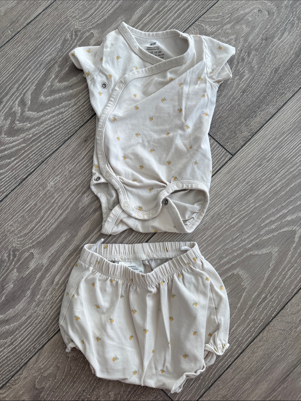 H&M White Bodysuit and Bloomers Set with Yellow Pineapple Print
